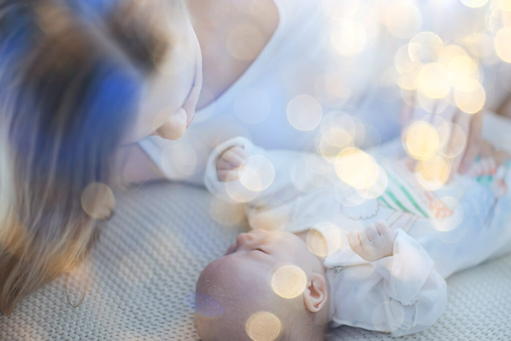 newborn-baby-mom-care-home-family